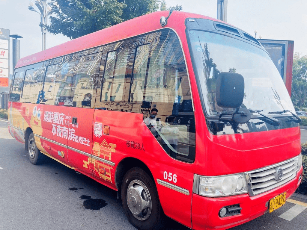 Free sightseeing bus can take you to visit Nanbin Road at night