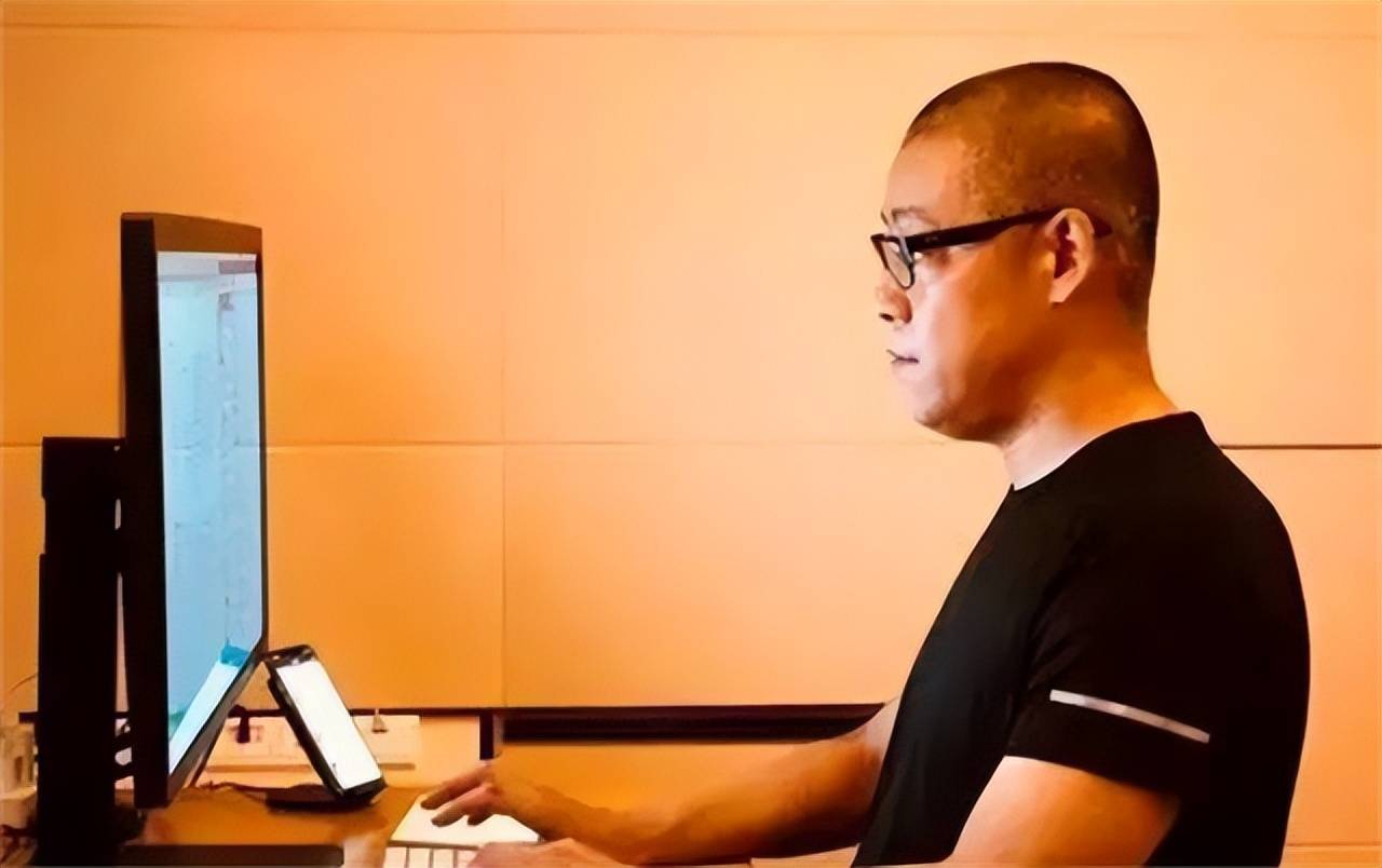 李笑来：曾拥有10万枚比特币<strong></p>
<p>今日比特币</strong>，套现135亿后，却称比特币是骗局