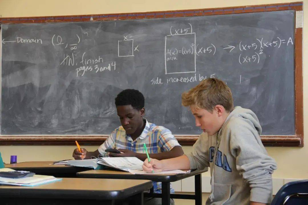 向学生介绍数学在现实世界中的应用