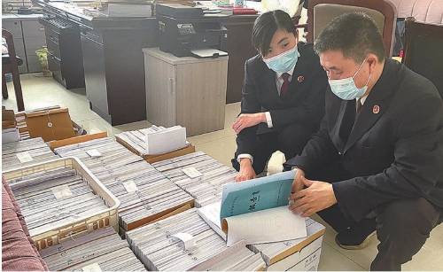 未经批准设机构炒美股赚提成<strong></p>
<p>美股买卖</strong>！淄博临淄办理一起擅自设立金融机构案