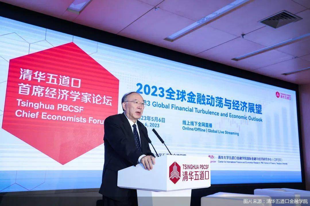 关于中美经济、“核武器”AI 、人民币汇率<strong></p>
<p>美股量化</strong>，听经济学家怎么说