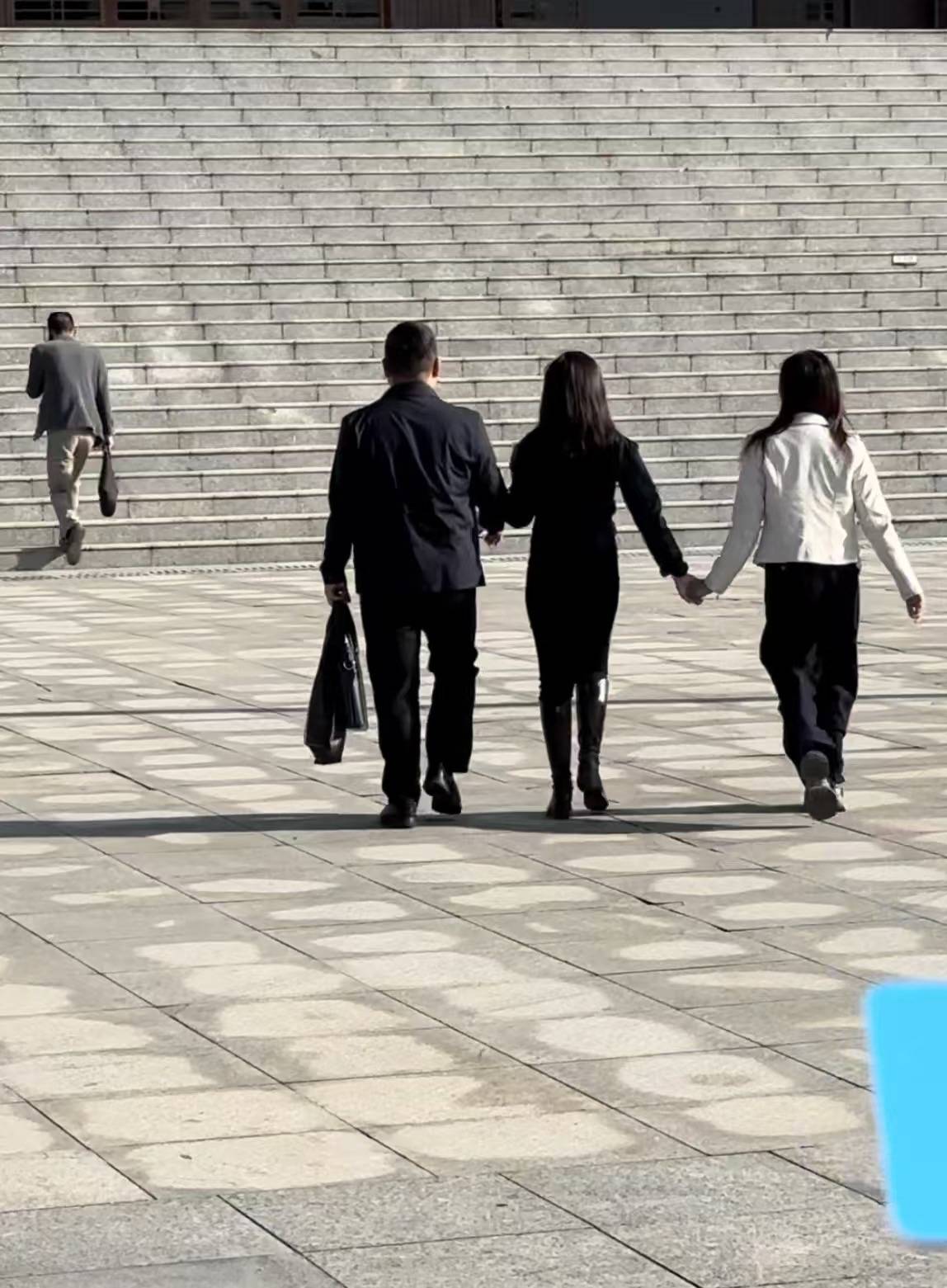 死刑！余华英拐卖儿童案重审宣判<strong></p>
<p>现在种虚拟币赚钱</strong>，其当庭表示上诉