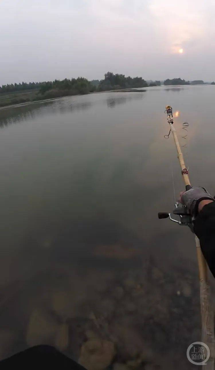 “当时就无心钓鱼了<strong></p>
<p>虚拟币下注</strong>！”河南钓友在洛阳附近“钓”到古碑？文保部门回应