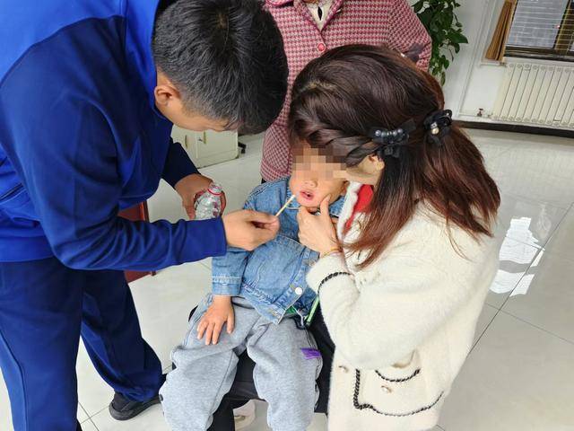 北京五岁男童把鱼钩放进嘴<strong></p>
<p>虚拟币下注</strong>，家长发现抱着孩子直奔消防站