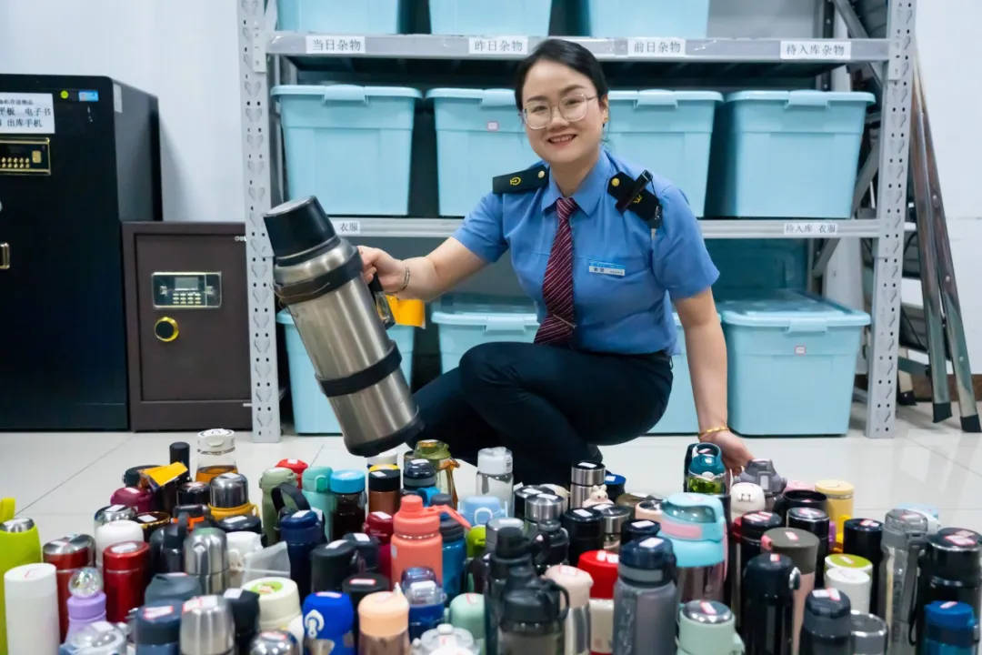 6天捡1000张身份证<strong></p>
<p>虚拟币交易网站</strong>！高铁站工作人员回应