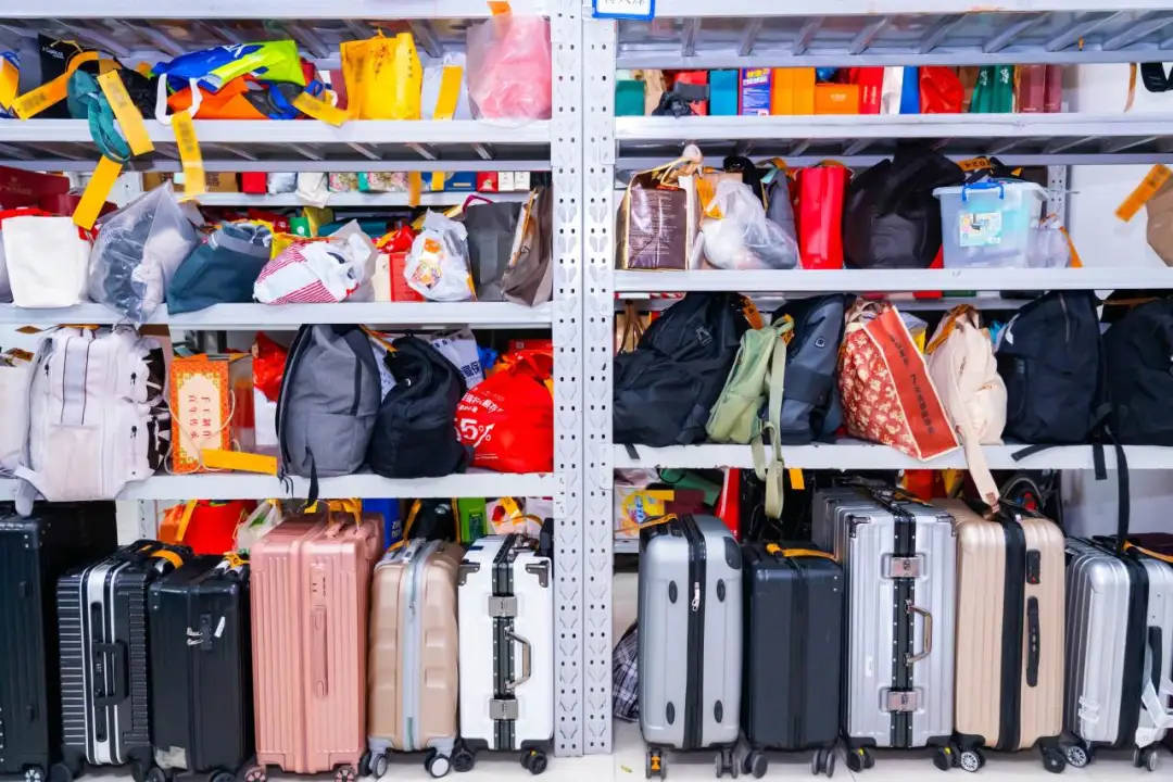 6天捡1000张身份证<strong></p>
<p>虚拟币交易网站</strong>！高铁站工作人员回应