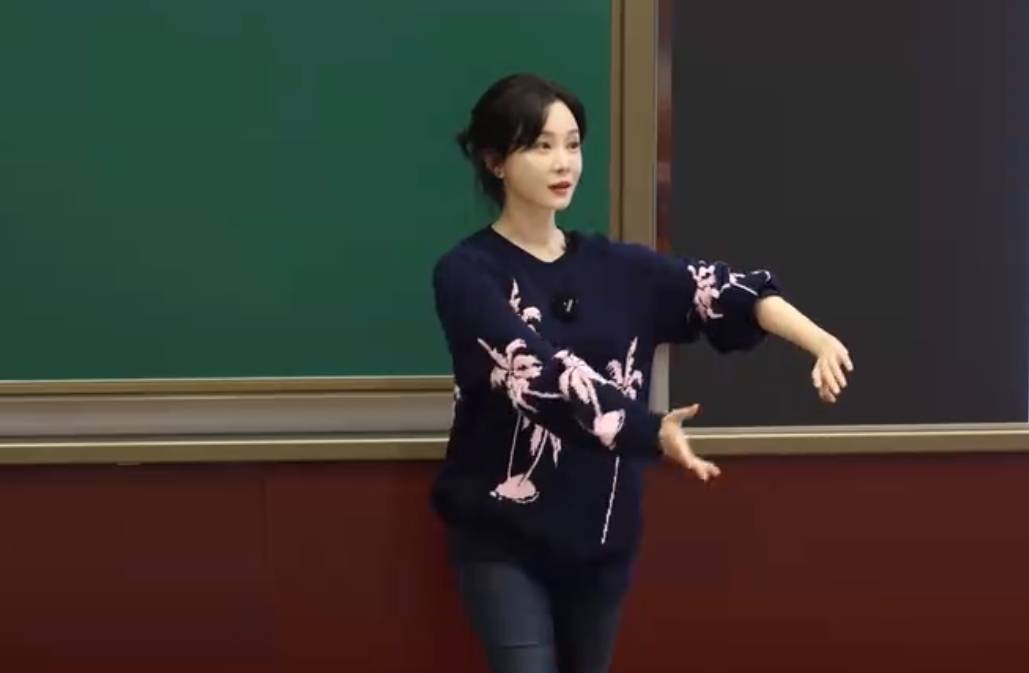 演员陈数现身中戏授课<strong></p>
<p>虚拟币如何盈利</strong>，网友：我的梦中情师