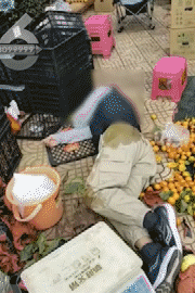 昆明一老人赶集摔倒压坏水果摊！中午就带着家属找来了<strong></p>
<p>虚拟币评测</strong>，摊主慌了……