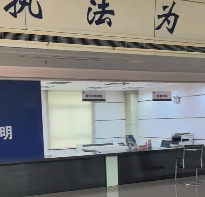 江苏一办事大厅工作人员未到下班时间就离岗吃饭<strong></p>
<p>虚拟币交易技巧</strong>？镇政府：在核实中