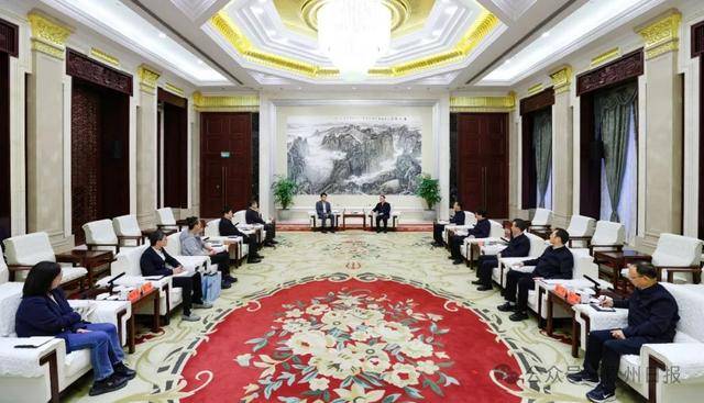 贵州省委书记徐麟会见著名演员靳东、博纳影业集团董事长于冬一行