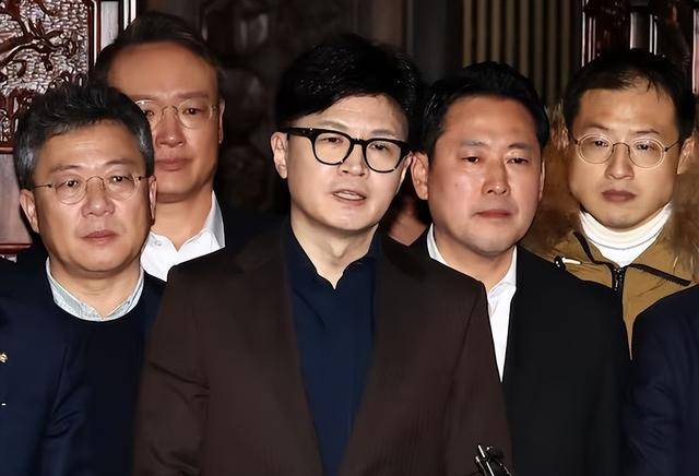 执政党捏着鼻子要“保尹”<strong></p>
<p>虚拟币开源代码下载</strong>，尹锡悦的总统宝座，将由8个人决定