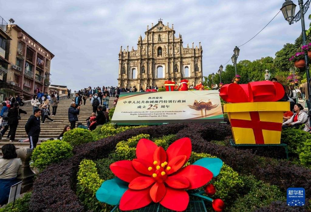 由李家超与岑浩辉紧握的双手引申开的思考 | 香港一日