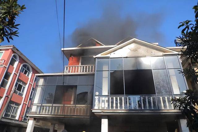 18秒飙到900℃<strong></p>
<p>中国首款虚拟币龙币</strong>！杭州人赶紧自查：不准入户！不准入户！不准入户！