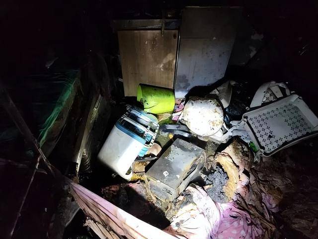 18秒飙到900℃<strong></p>
<p>中国首款虚拟币龙币</strong>！杭州人赶紧自查：不准入户！不准入户！不准入户！