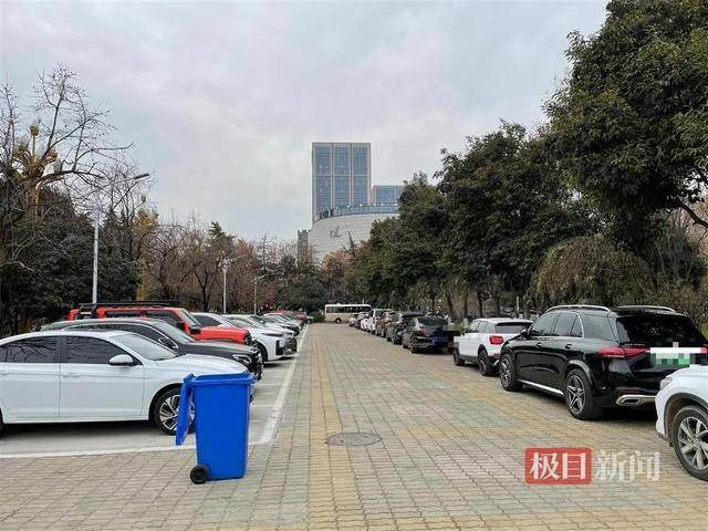 许昌胖东来天使城客流爆满<strong></p>
<p>虚拟币游戏挖矿赚钱</strong>，人大政协机关开门提供约450个免费车位迎客