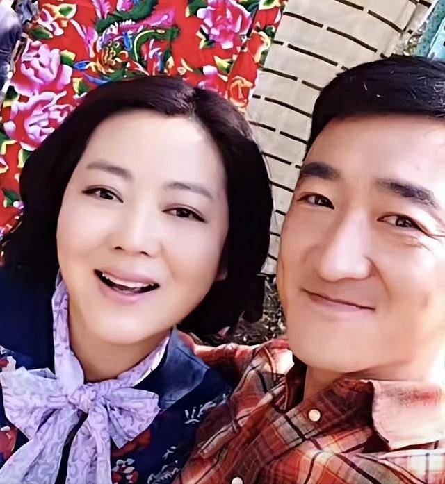 他是知名演员<strong></p>
<p>lisk虚拟币</strong>，40岁二胎得女，41岁突然离世将悲痛留给妻子与儿女