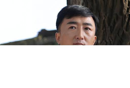 他是知名演员<strong></p>
<p>lisk虚拟币</strong>，40岁二胎得女，41岁突然离世将悲痛留给妻子与儿女