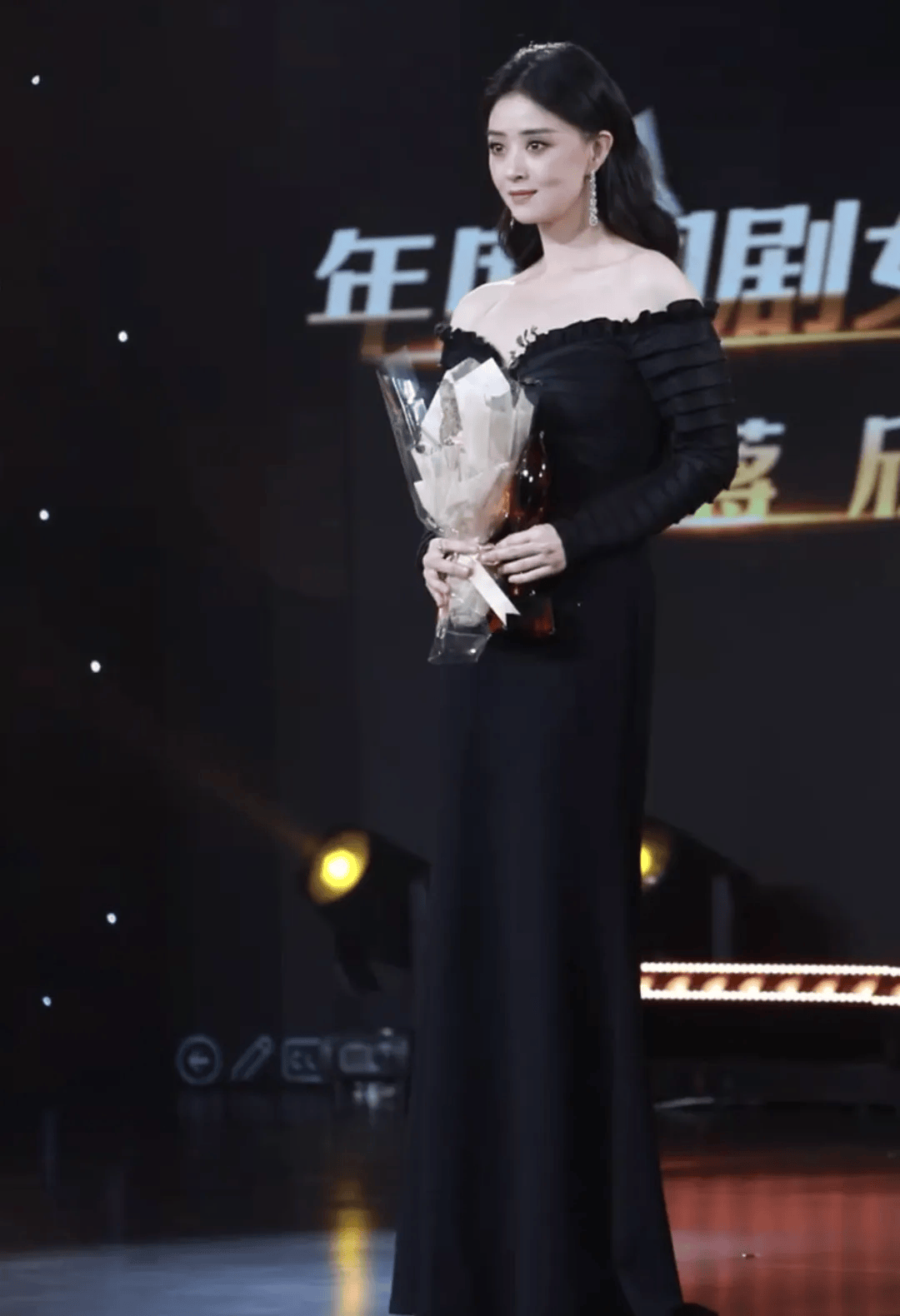 41岁蒋欣长裙惊艳亮相<strong></p>
<p>lisk虚拟币</strong>！网友：华妃娘娘凤仪万千