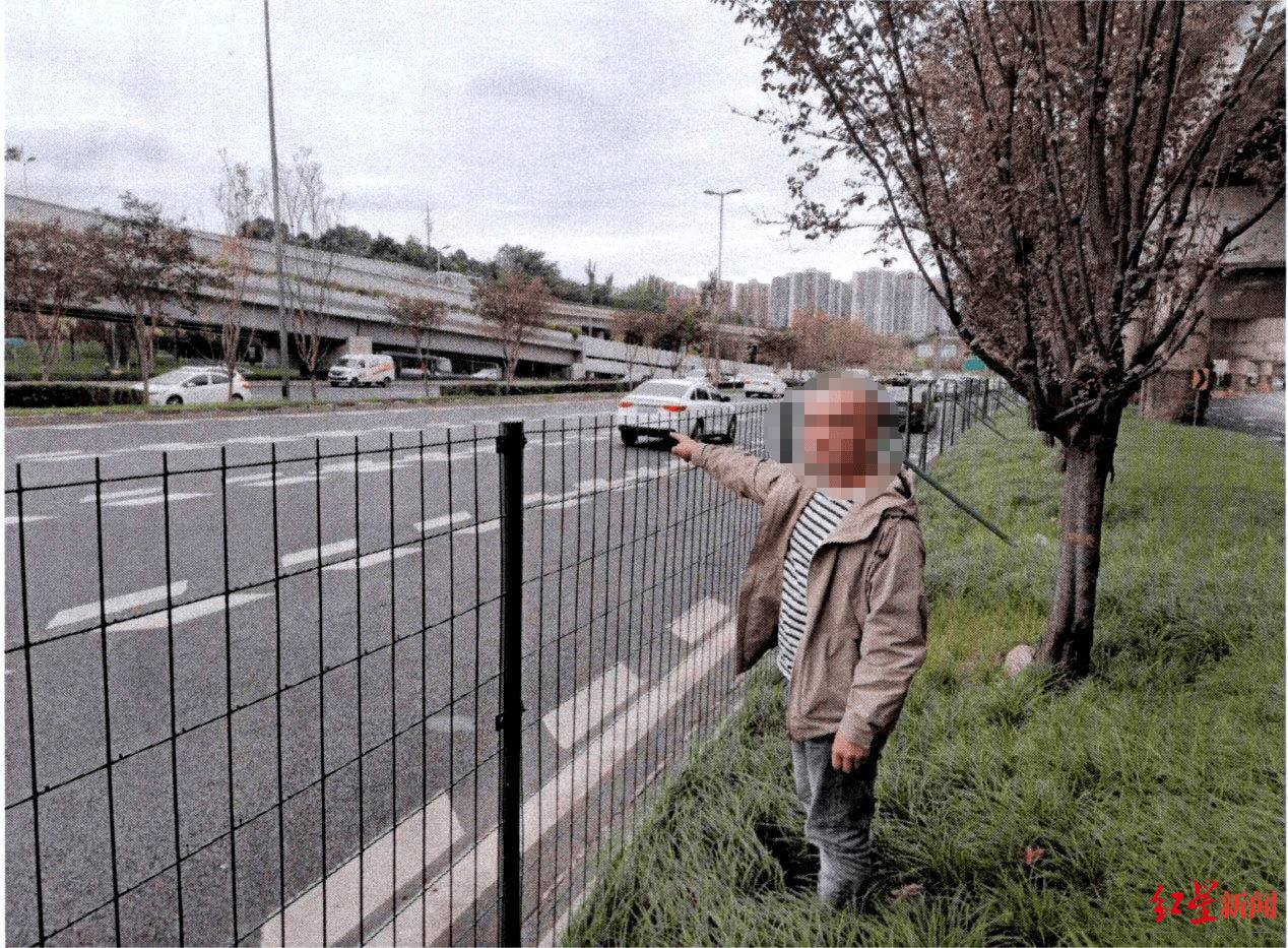 成都三环主路惊现小轿车跨过隔离带掉头<strong></p>
<p>酷赚网虚拟币交易</strong>，原来是司机酒驾走错路……