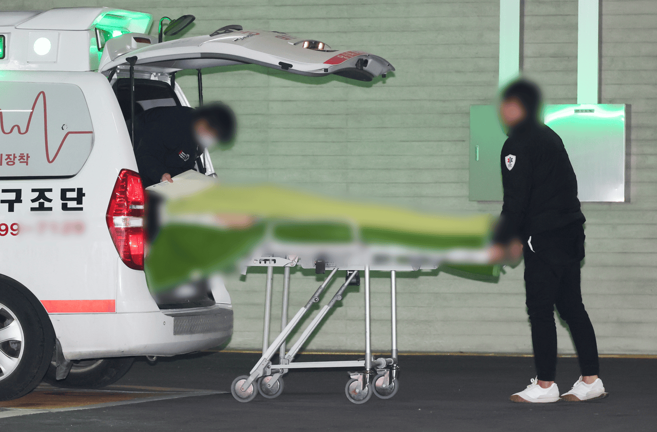 韩国空难两名幸存者：33岁空少恐全身瘫痪<strong></p>
<p>酷赚网虚拟币交易</strong>，空姐脚踝和头部受伤