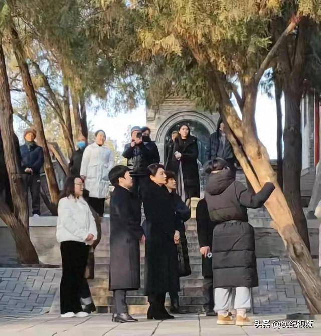 周涛来邯郸<strong></p>
<p>洛克币虚拟货币</strong>，出圈的竟然是旁边的鸡窝头讲解员，周涛：孩子刚睡醒