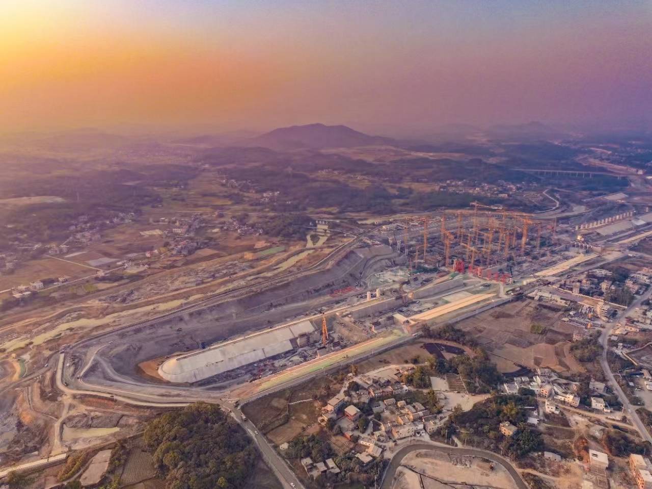 广西争夺“流量”：不止造运河<strong></p>
<p>台湾虚拟币交易平台</strong>，还造跨海大桥