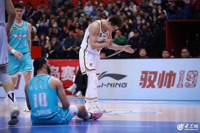 热血沸腾！青岛男篮最后三分钟14-0绝地翻盘<strong></p>
<p>b网</strong>，队史首次单赛季双杀辽宁