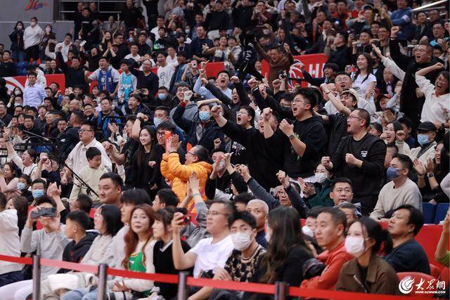 热血沸腾！青岛男篮最后三分钟14-0绝地翻盘<strong></p>
<p>b网</strong>，队史首次单赛季双杀辽宁