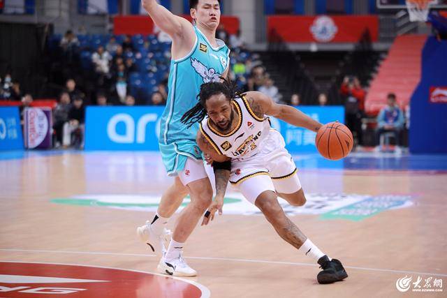 热血沸腾！青岛男篮最后三分钟14-0绝地翻盘<strong></p>
<p>b网</strong>，队史首次单赛季双杀辽宁