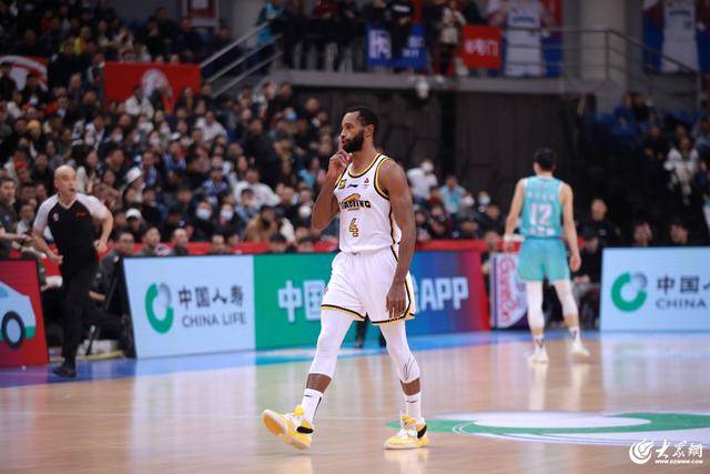 热血沸腾！青岛男篮最后三分钟14-0绝地翻盘<strong></p>
<p>b网</strong>，队史首次单赛季双杀辽宁