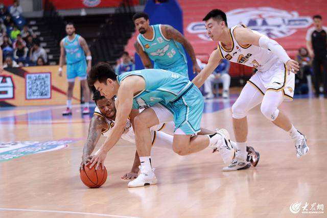 热血沸腾！青岛男篮最后三分钟14-0绝地翻盘<strong></p>
<p>b网</strong>，队史首次单赛季双杀辽宁