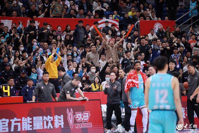 热血沸腾！青岛男篮最后三分钟14-0绝地翻盘<strong></p>
<p>b网</strong>，队史首次单赛季双杀辽宁