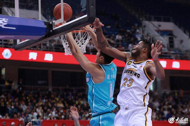 热血沸腾！青岛男篮最后三分钟14-0绝地翻盘<strong></p>
<p>b网</strong>，队史首次单赛季双杀辽宁