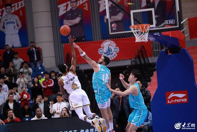 热血沸腾！青岛男篮最后三分钟14-0绝地翻盘<strong></p>
<p>b网</strong>，队史首次单赛季双杀辽宁