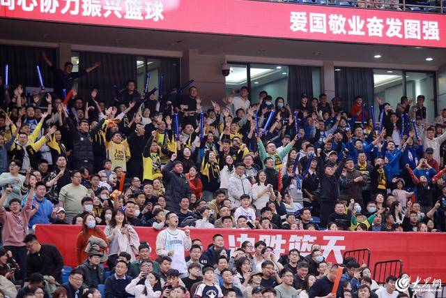 热血沸腾！青岛男篮最后三分钟14-0绝地翻盘<strong></p>
<p>b网</strong>，队史首次单赛季双杀辽宁