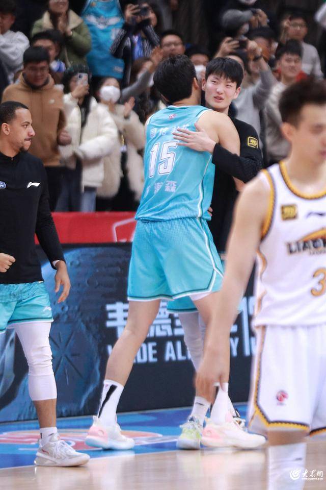 热血沸腾！青岛男篮最后三分钟14-0绝地翻盘<strong></p>
<p>b网</strong>，队史首次单赛季双杀辽宁