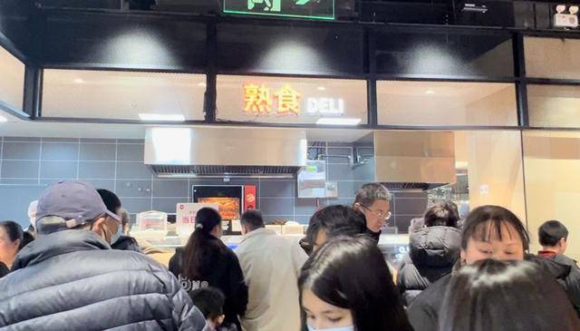 上海版“胖东来”开业 现场人山人海 区域性零售业春天来了<strong></p>
<p>b网</strong>？