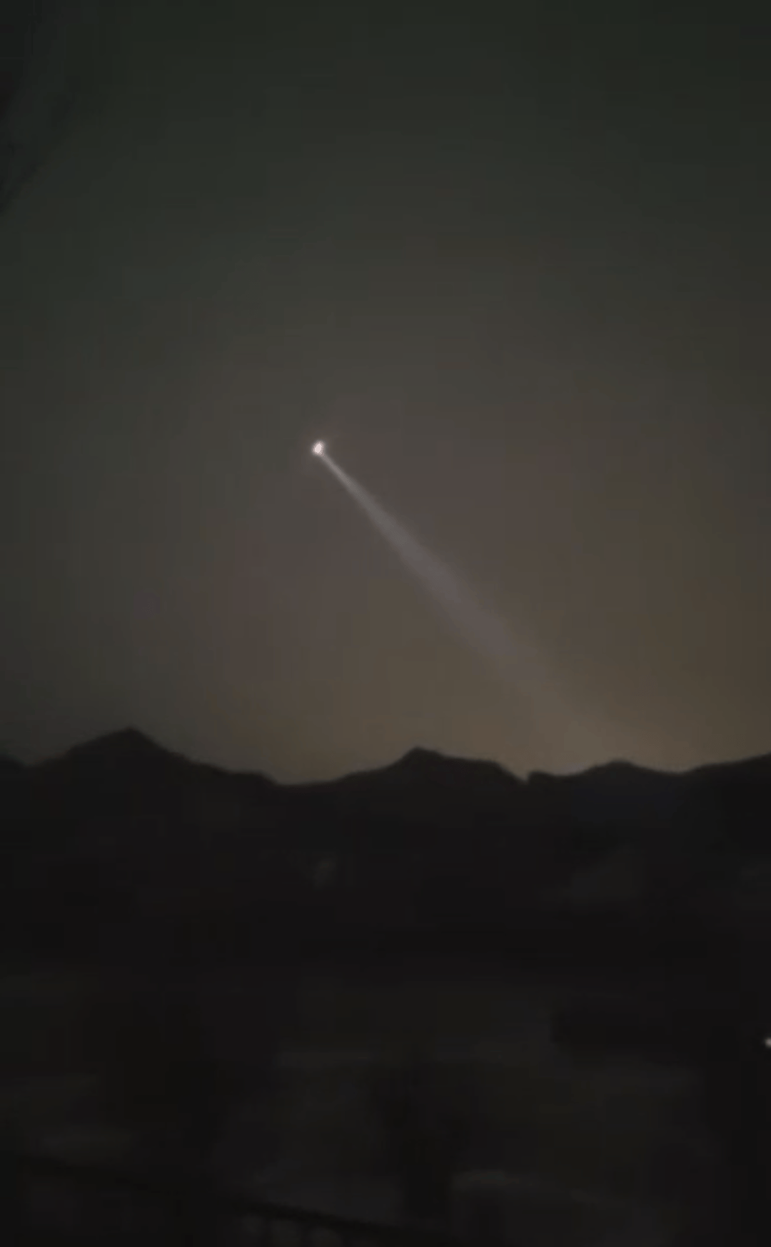 河北承德三人冰面落水<strong></p>
<p>虚拟币交易平台软件</strong>，官方：一名孩子已脱困，还有2人正搜救