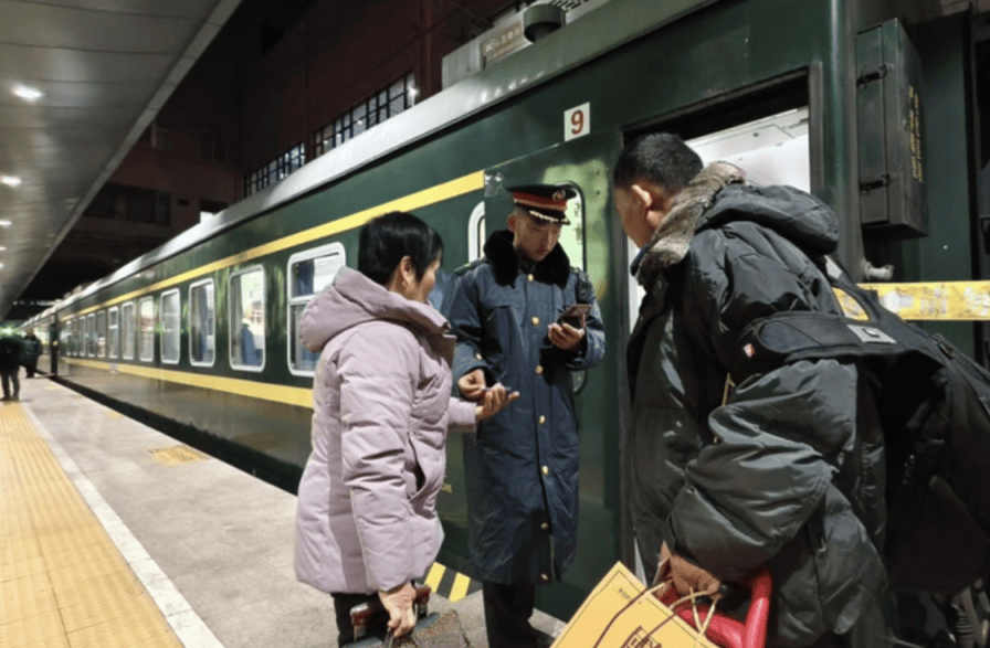 温暖启程<strong></p>
<p>虚拟币交易平台软件</strong>！今年春运首趟列车凌晨从北京西站出发