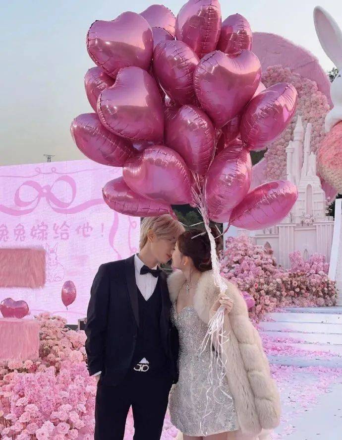 热搜第一<strong></p>
<p>虚拟币取名字</strong>！鹿哈在湖南向女友求婚成功