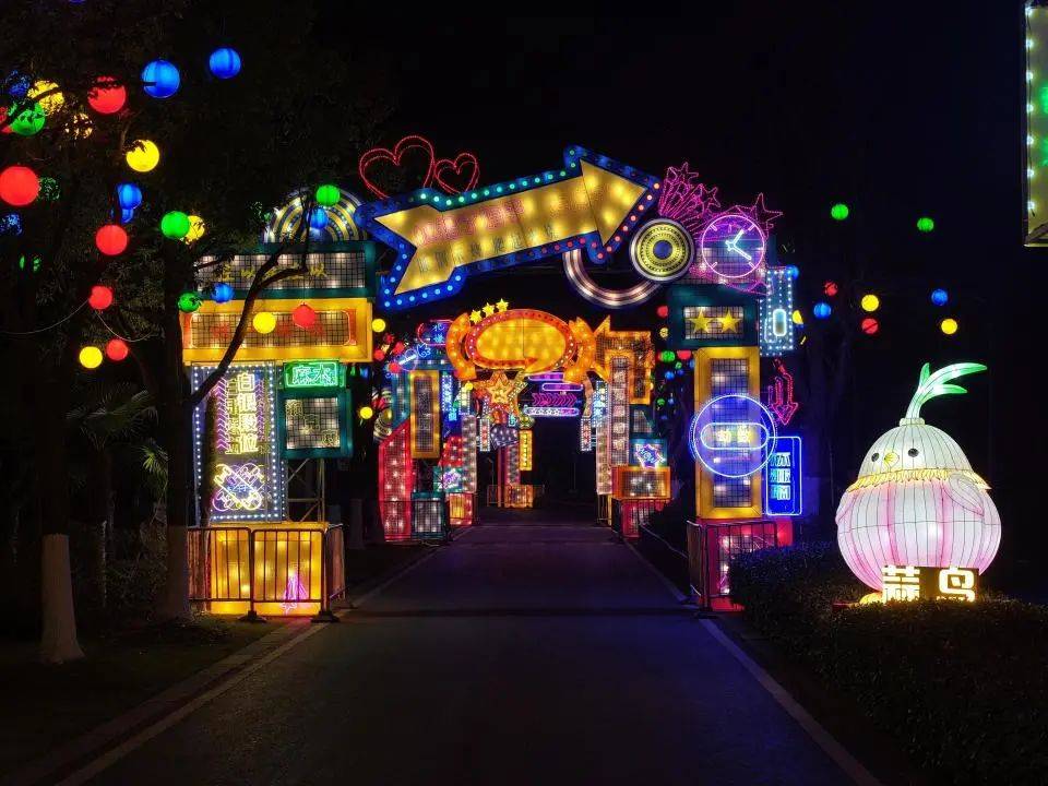 武汉一景区的“蒜鸟灯”走红<strong></p>
<p>虚拟币取名字</strong>，还有“武汉话段位”