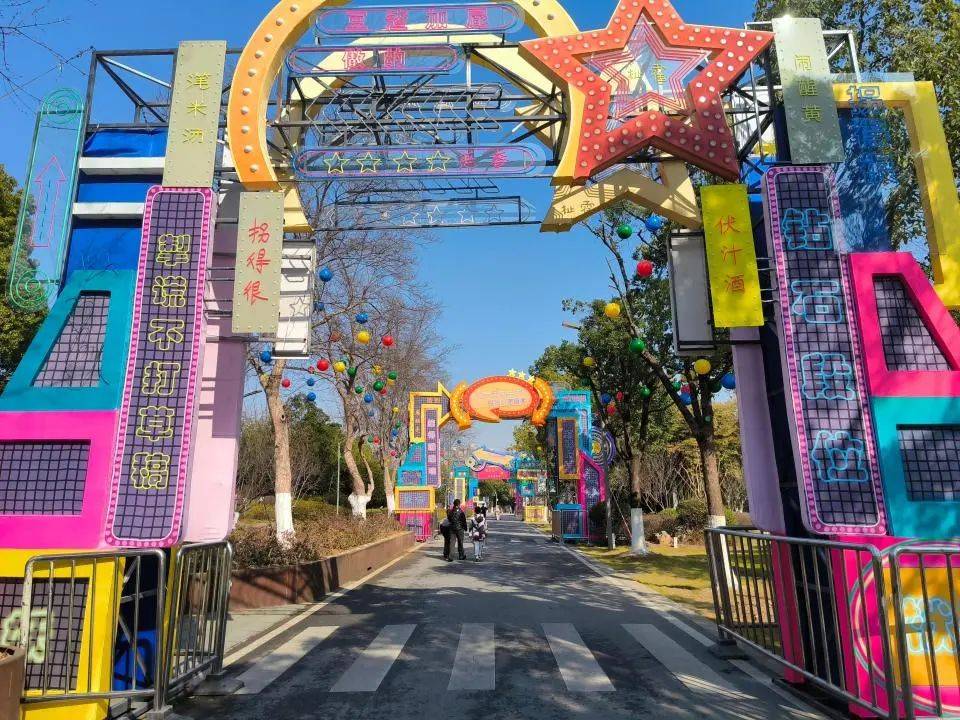 武汉一景区的“蒜鸟灯”走红<strong></p>
<p>虚拟币取名字</strong>，还有“武汉话段位”