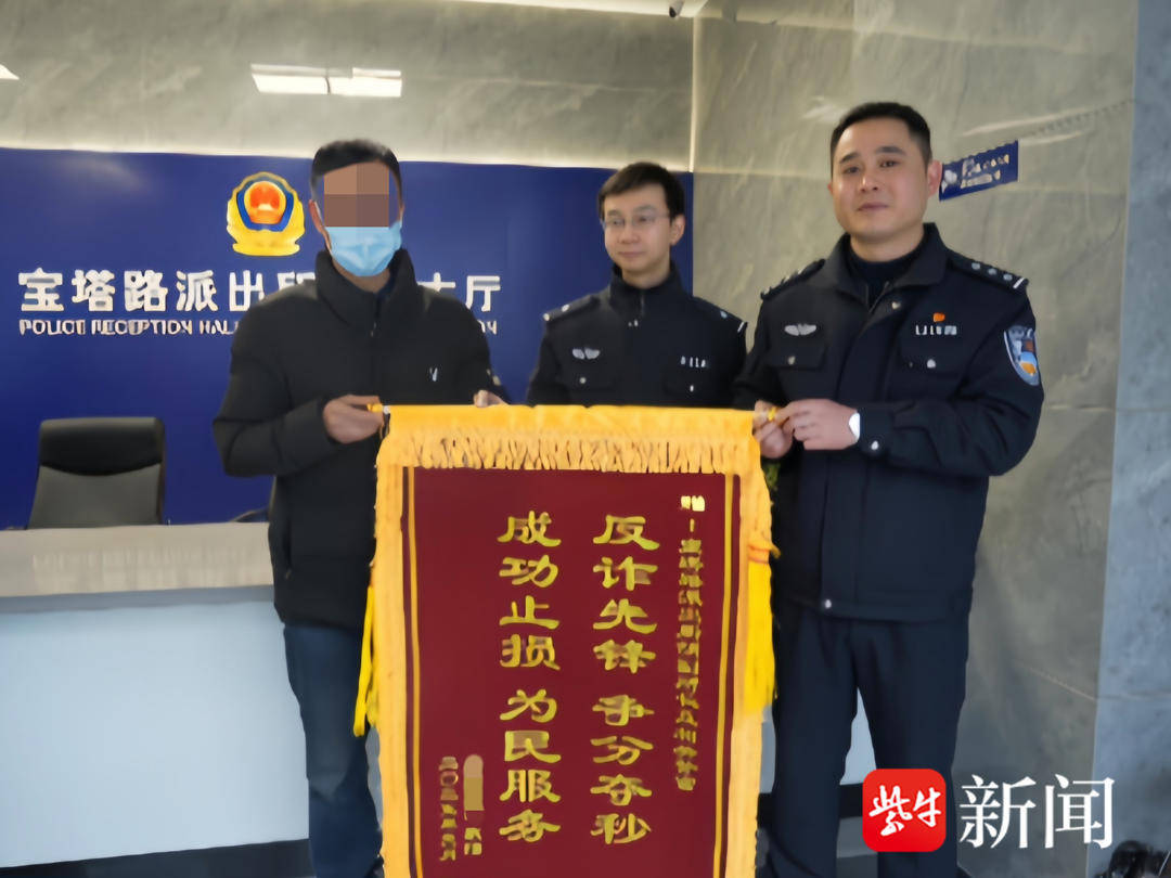 男子一次性买了166张千元面值的大润发购物卡<strong></p>
<p>现货</strong>，还把卡号和密码发给了骗子......