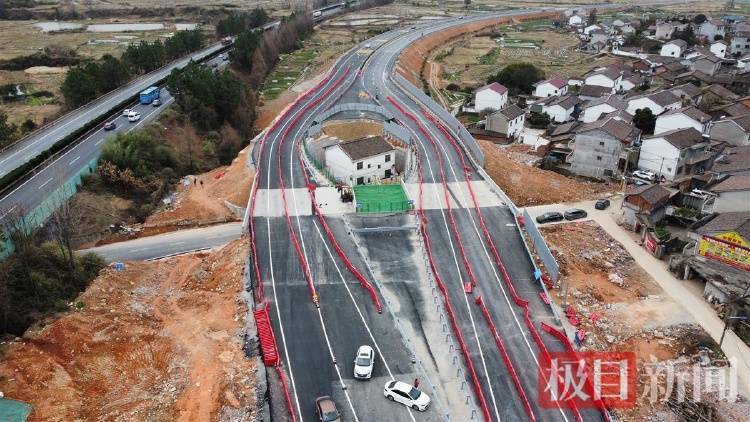 “没料到政府宁可多花钱让公路改道”<strong></p>
<p>合约</strong>，江西“最强钉子户”独守孤房