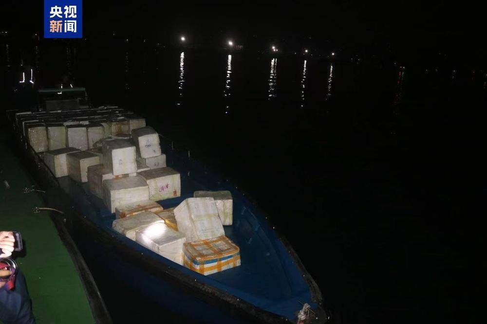 共计4.13吨<strong></p>
<p>合约</strong>！广西北海海警查获一起涉嫌走私水果案