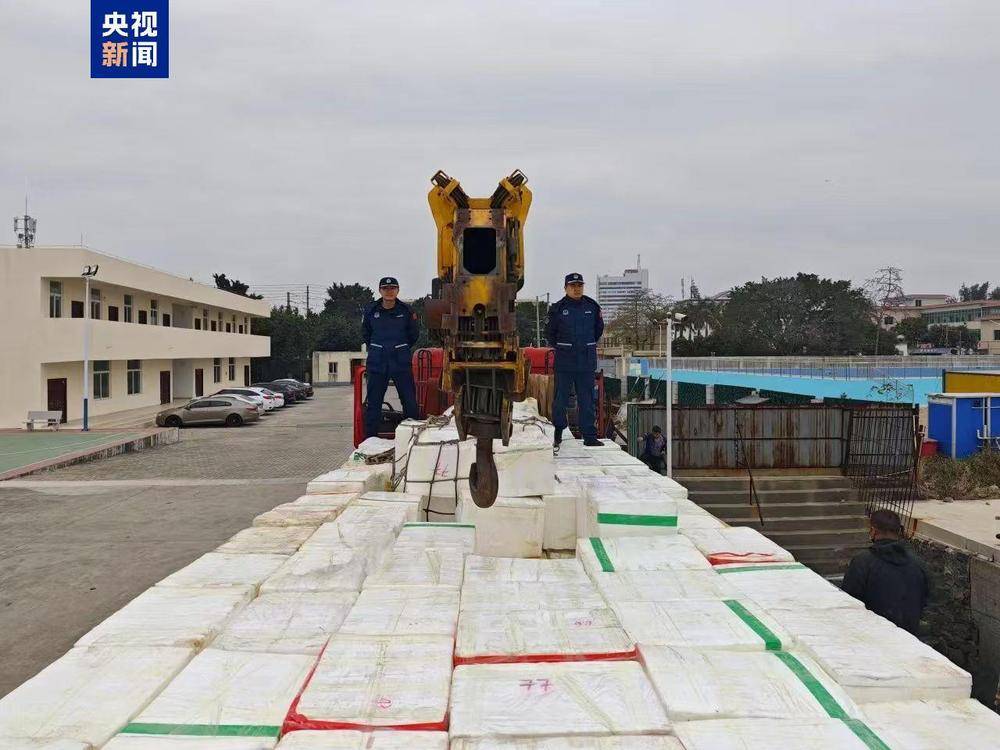 共计4.13吨<strong></p>
<p>合约</strong>！广西北海海警查获一起涉嫌走私水果案