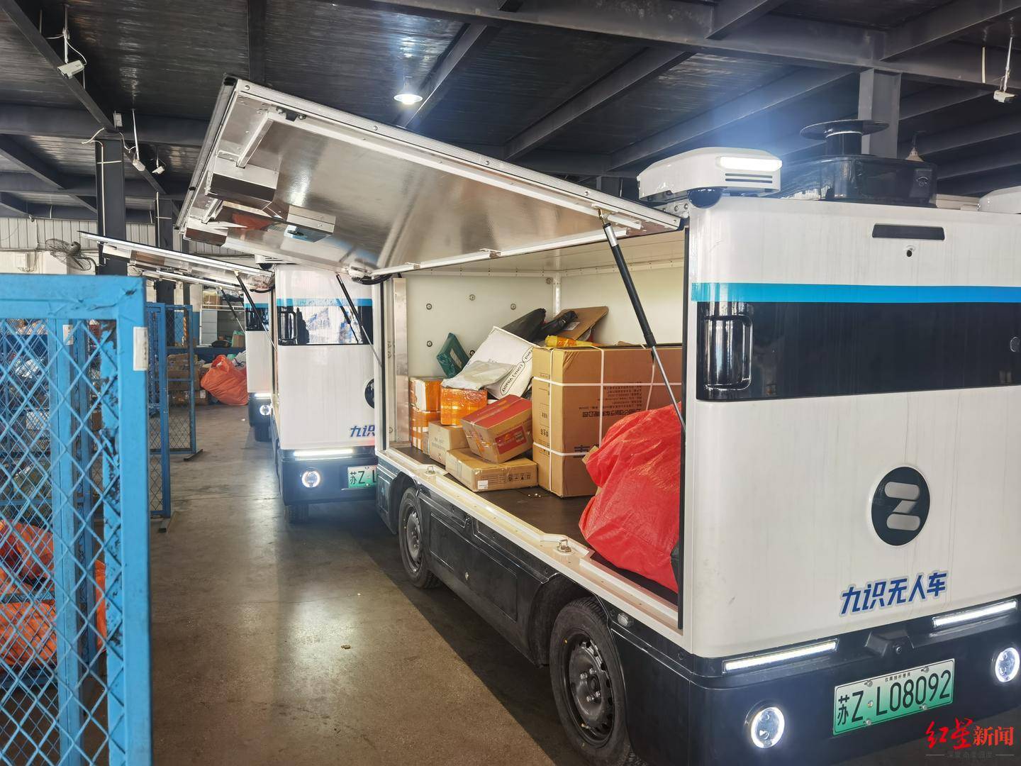 成都无人配送车越来越多：快递员不怕“抢饭碗”<strong></p>
<p>合约</strong>，路权成普及关键