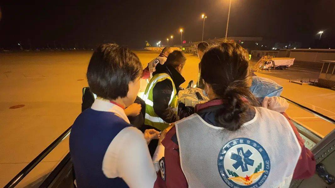 事发昨日凌晨<strong></p>
<p>电视机</strong>！飞往沈阳的“CZ6304”紧急备降