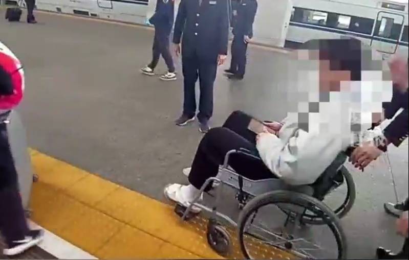 “救命<strong></p>
<p>ltc</strong>，我不想死”！厦门北站，D131次列车突发！