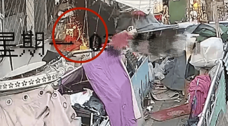 “你们不用管<strong></p>
<p>ltc</strong>，出事我负责”！老人囤废品堵塞逃生路，不幸起火遇难